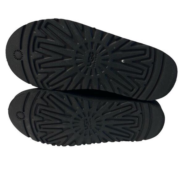 UGG Australia Classic II Boot Black Kids Size 3 - Picture 6 of 6